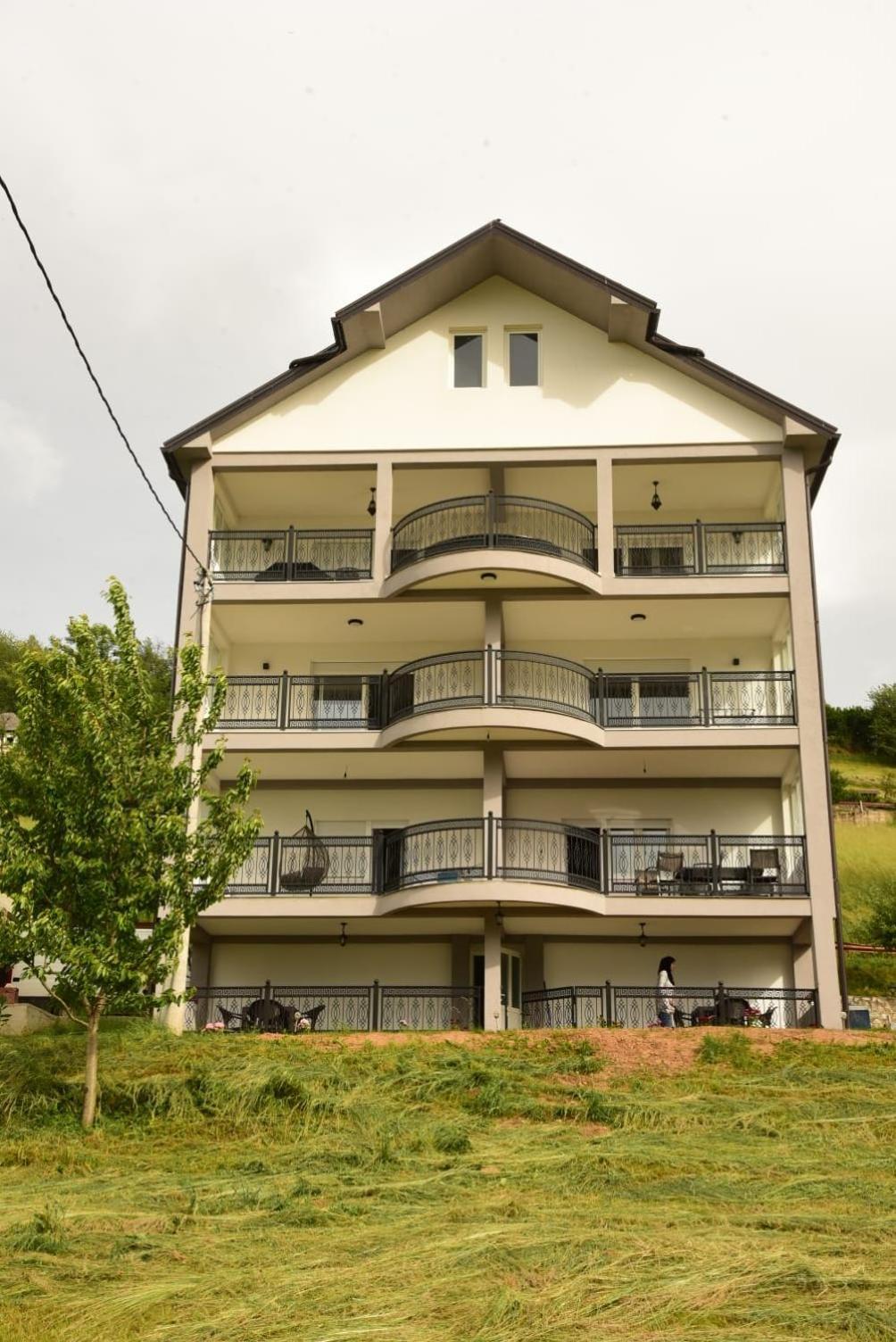 Lmm Apartmani Plav Bagian luar foto